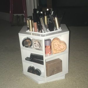 Makeup organizer